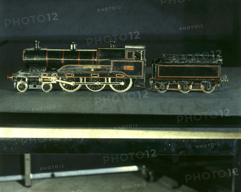 Model railway, steam engine Sir Gilbert Claughton, year of construction 1922
