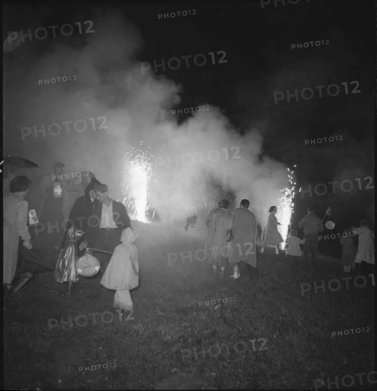 La Forclaz; people celebrating the national holiday, fireworks; 1953