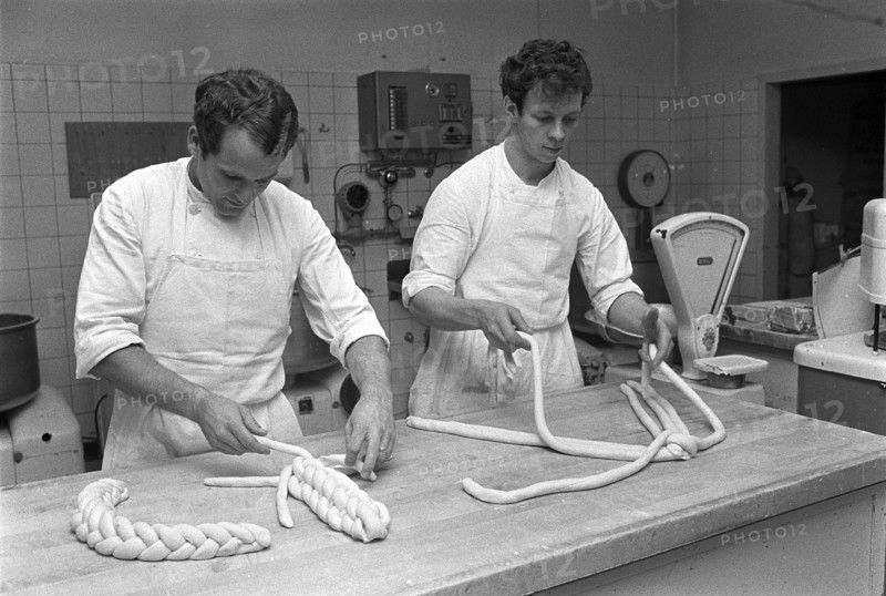 Berne, examinees forming plaited bread; 1970