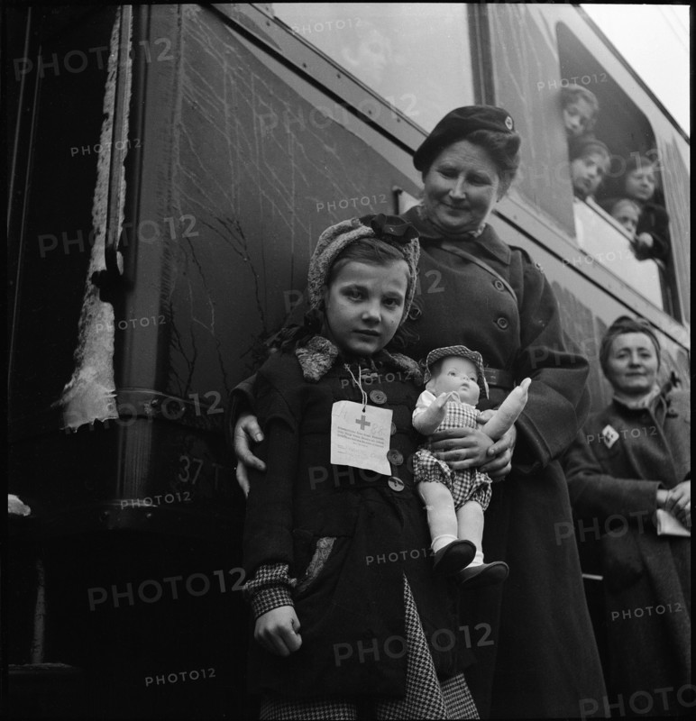 Children from Budapest arrive in Switzerland, holiday for convalescence, 1947