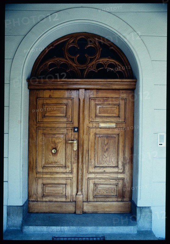 Old round arched door, Wil 1984