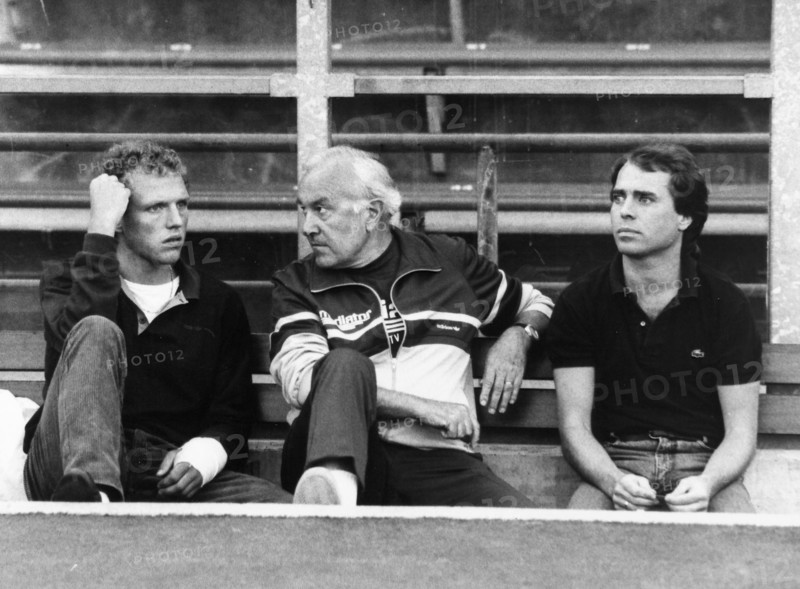 FCZ coach Jezek (M) with Heinz Lüdi (L) and Wolfgang Kraus, 1984