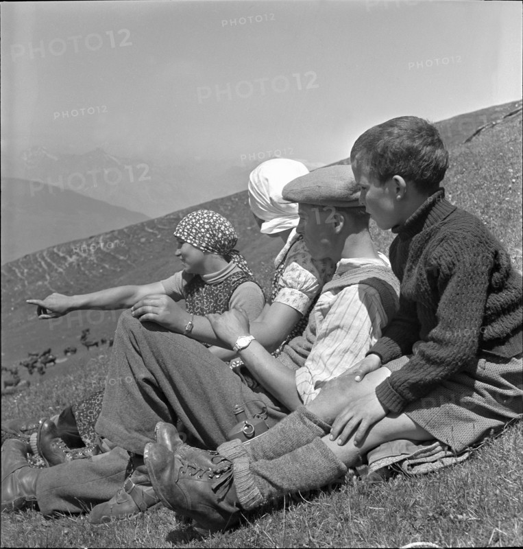 Farmers resting, Valais 1942