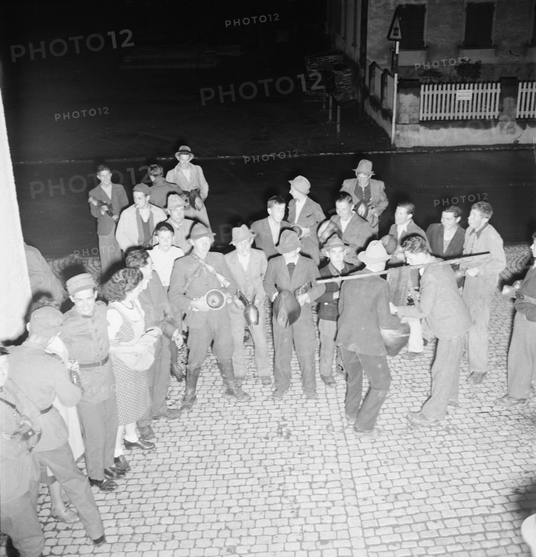 May parade of the young men of Maienfeld, 1944