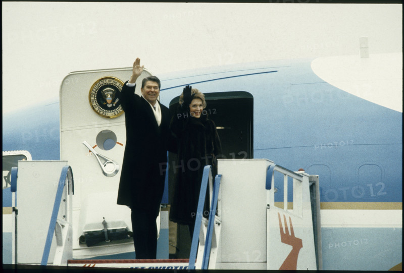 Arrival for the disarmament conference in Geneva 1985: Ronald and Nancy Reagan