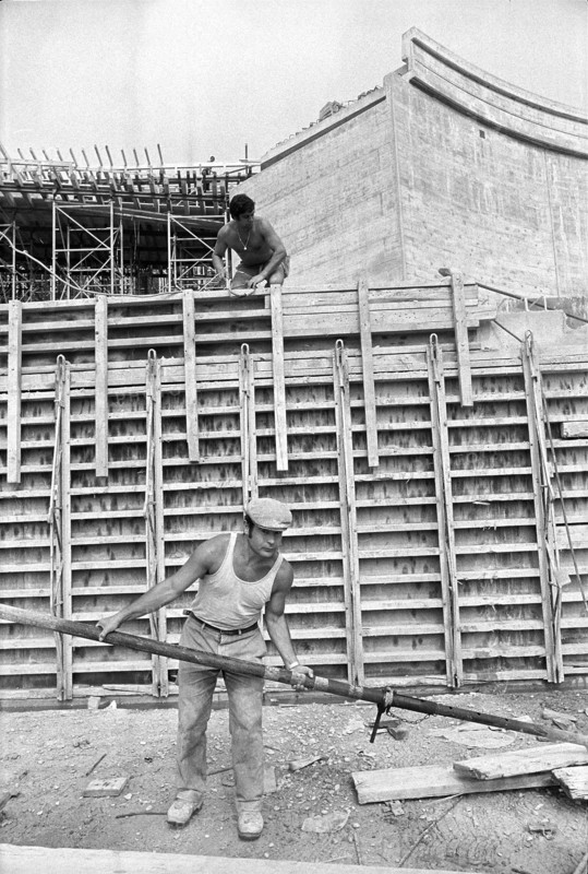 Guest workers on a construction site, 1973