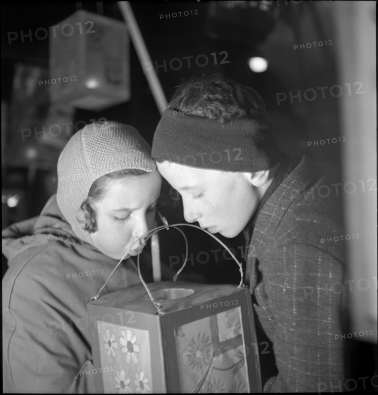 Children with paper lanterns