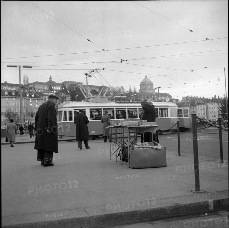 Street vendors on New Year's Eve in Zurich, 1954