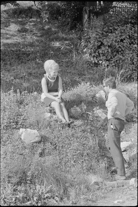 Tour de Suisse 1967: Spectator waiting for the riders