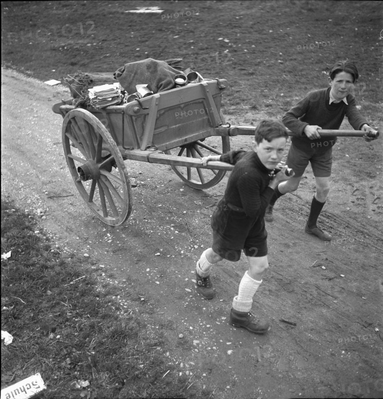 WW2: War economy; young people collecting waste