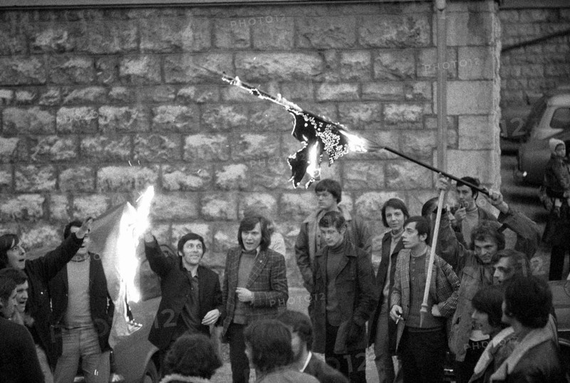 Burning of flag at Béliers demonstration in Reconvilier, 1972