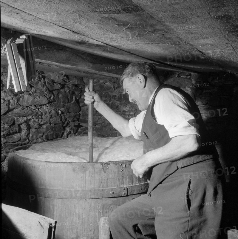 Heidenwein: Alex Studer in the hamlet of Oberstalden, 1956