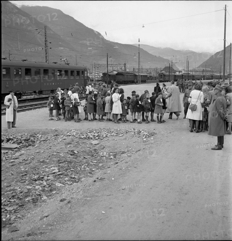 Refugees; arrival of children from Domodossola; 1944