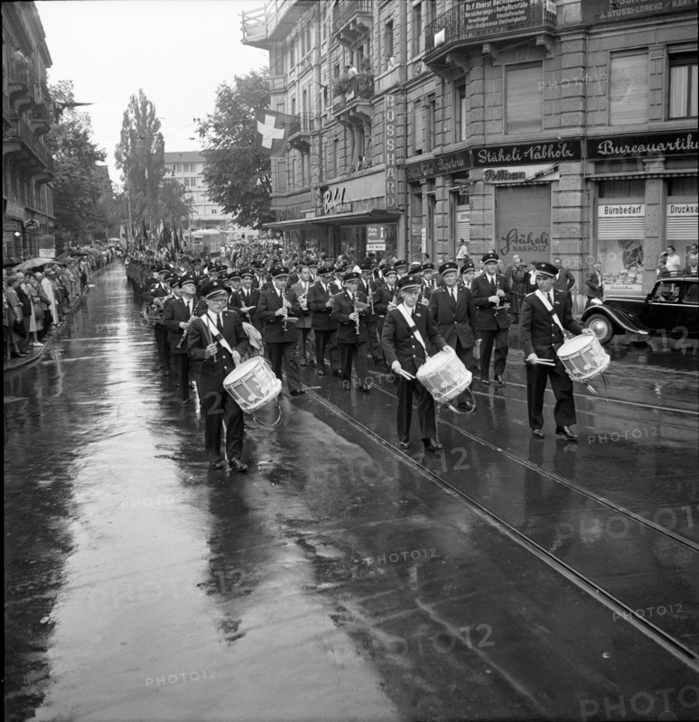 Federal Day celebration, parade in Zurich; 1951