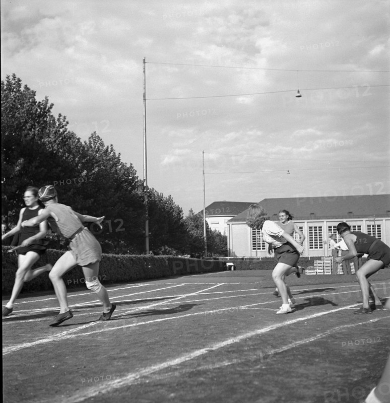 Girls in relay race, Zurich Girls' School 1940