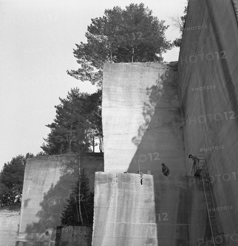 Quarry, sandstone quarry near the city of Bern; 1941