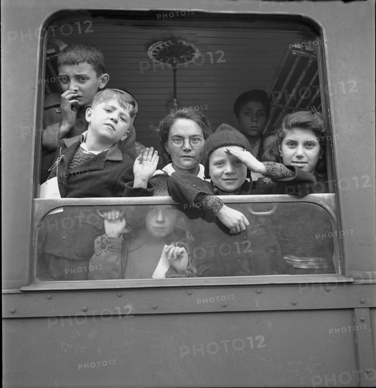 Refugees; arrival of children from Domodossola; 1944