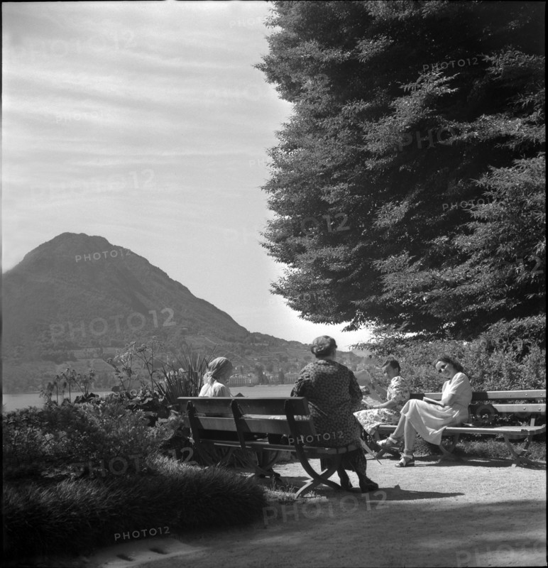 People in the Parco Civico Lugano 1940