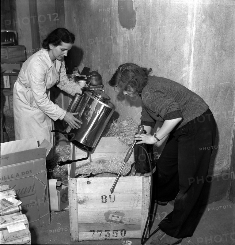 Women packing relief supplies for the SwissYugoslavian Medical Mission, 1944