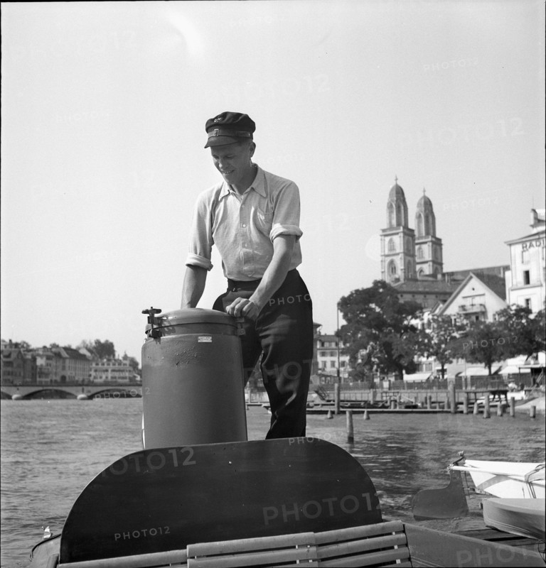 Boat, engine powered by wood gas; 1942