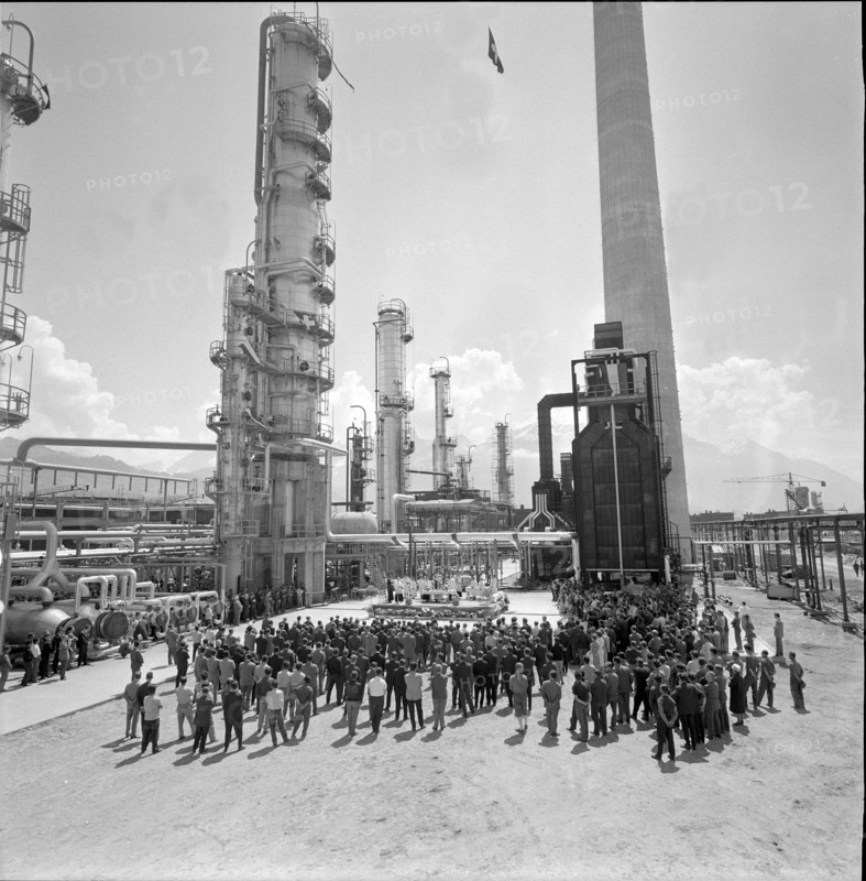 Collombey, opening of the refinery; 1963