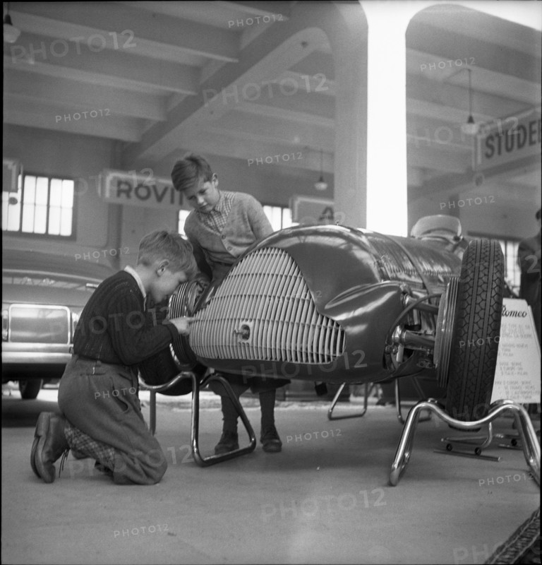 Motor Show 1949: Young exhibition visitors