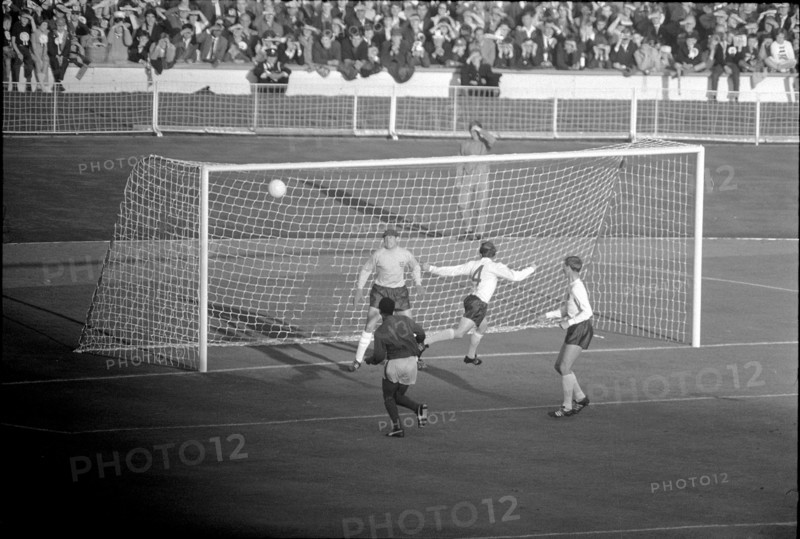 1966 World Cup semifinal in England: England vs. Portugal