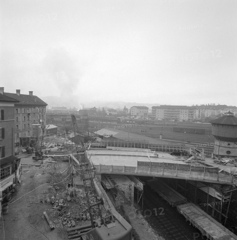 Construction of the Neustadt Bridge; 1959