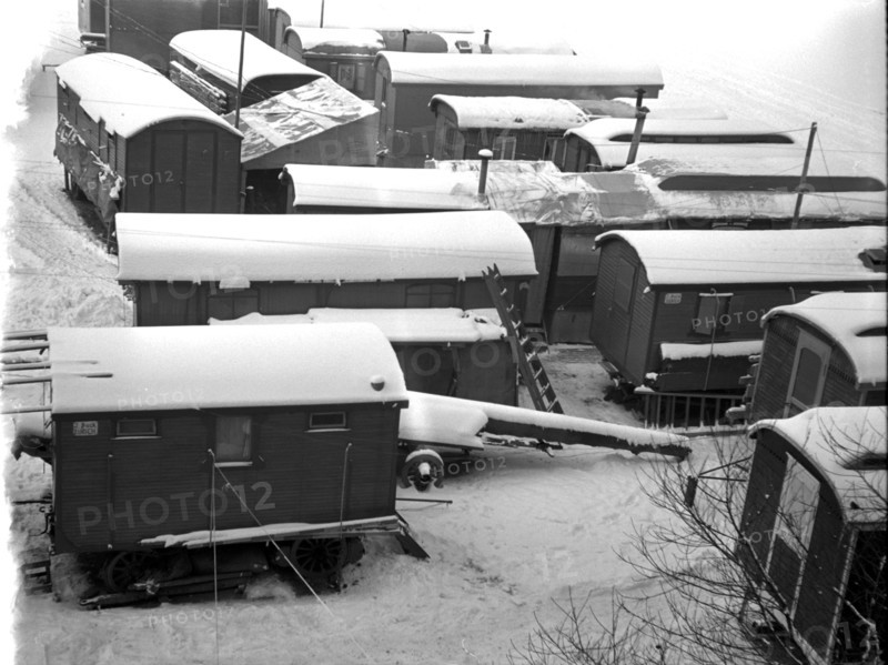 Showmen's business in the winter camp 1942