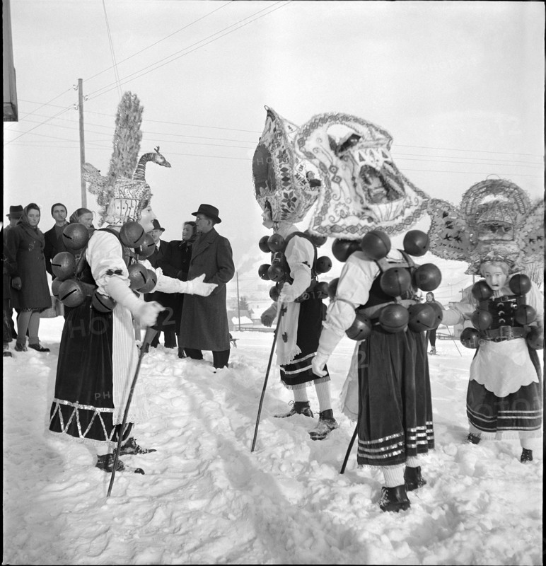 Silvesterchlausen in Urnäsch 1945