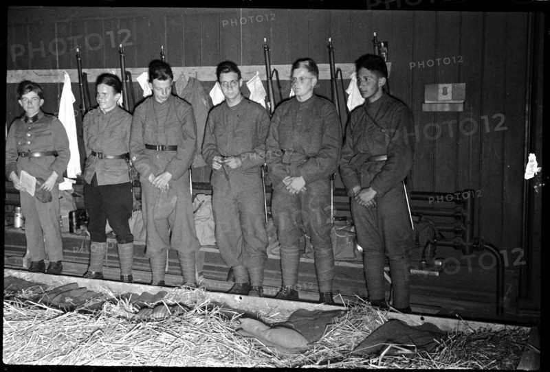 Members of the local defense force, training; 1940