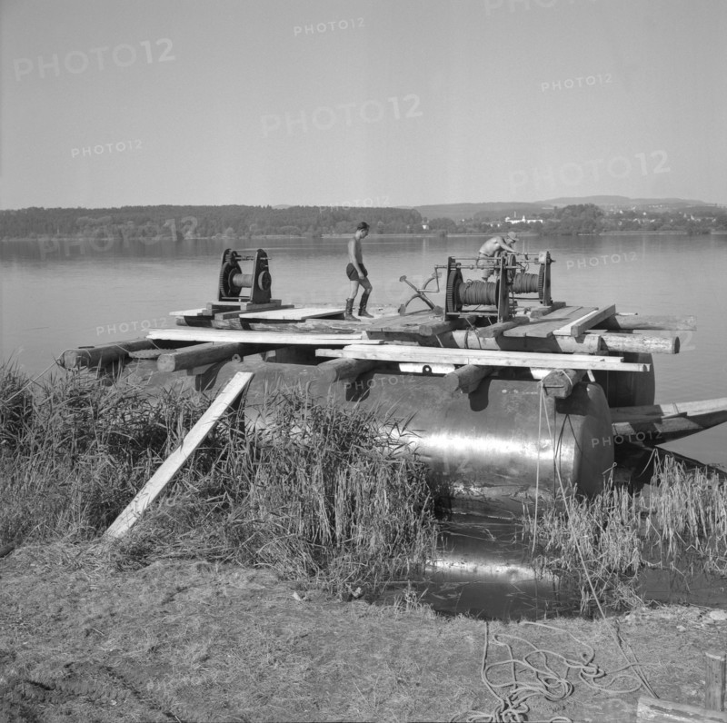 After WWII: Preparations for the recovery of a US bomber, Greifensee 1953