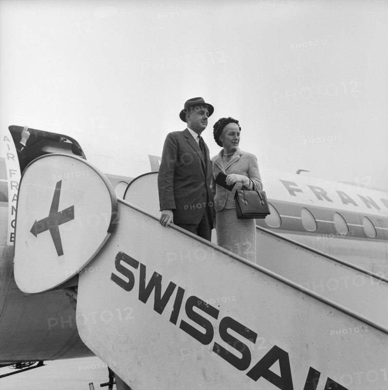 US Ambassador Robert McKinney with his wife, departure, 1963
