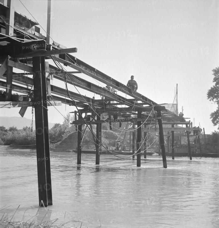 Bridge over the Arve under construction; 1951