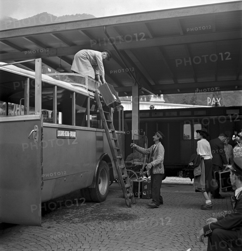Post bus, loading baggage
