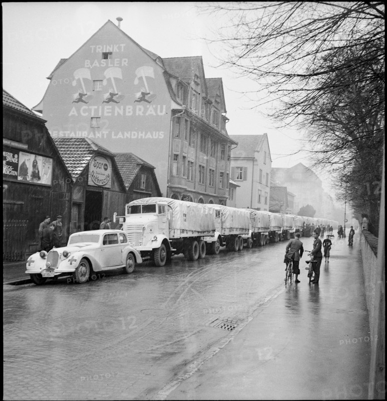 The Red Cross organizes goods transport for war prisoners, 1943