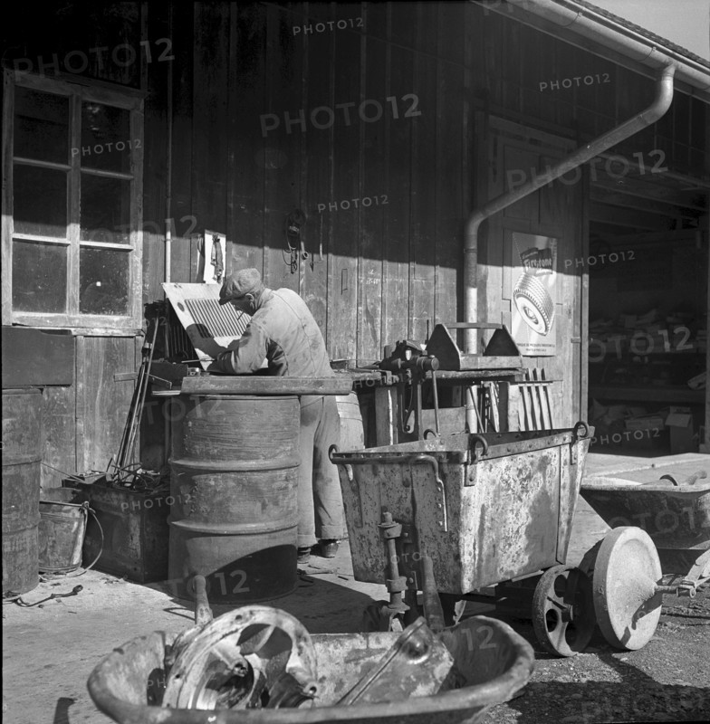 Recycling parts of used cars. 1941