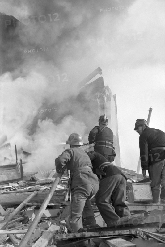 WW 2: bomb airdrop, dropping. fire fighting operations, burning house, Schaffhausen 1944