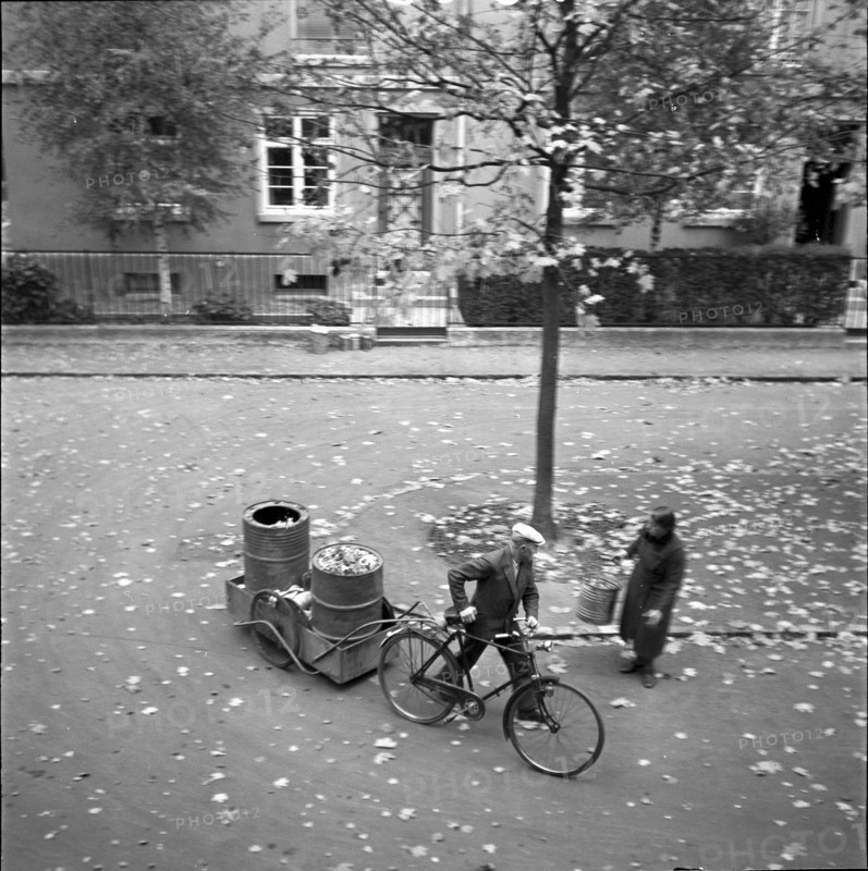 WW 2: economy of war. household waste collection