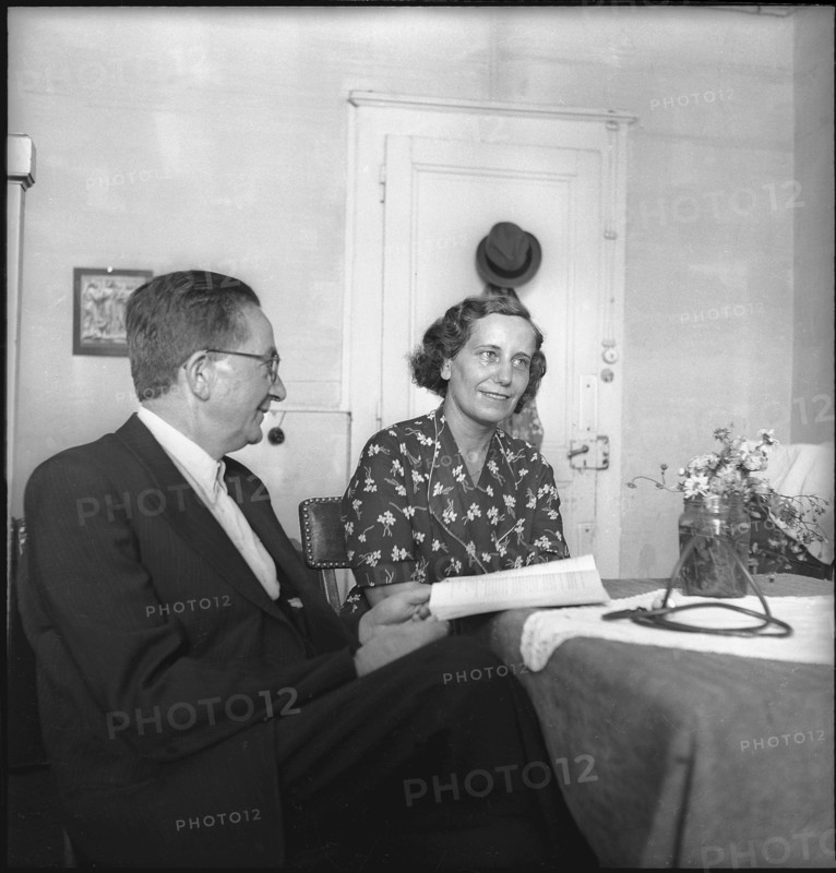 Refugee. hungarian doctor. Emmanuel Fried und seine Frau. 1945