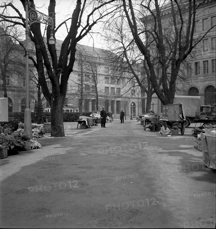 WW 2: air raid warning, Zurich 1939: Burkliplatz