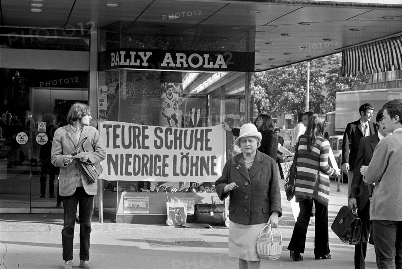 Shortage of benzine. Owner of petrol station refusing to serve Arabs 1970