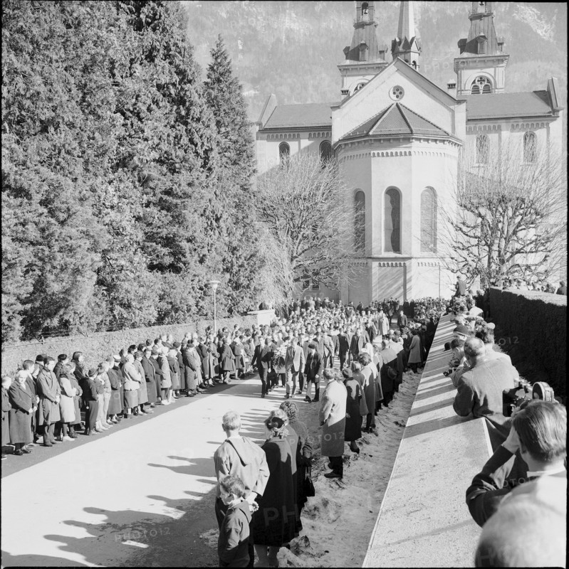 Avalanche in Unterbäch. Snow in the hall of the hotel Edelweiss, 1957
