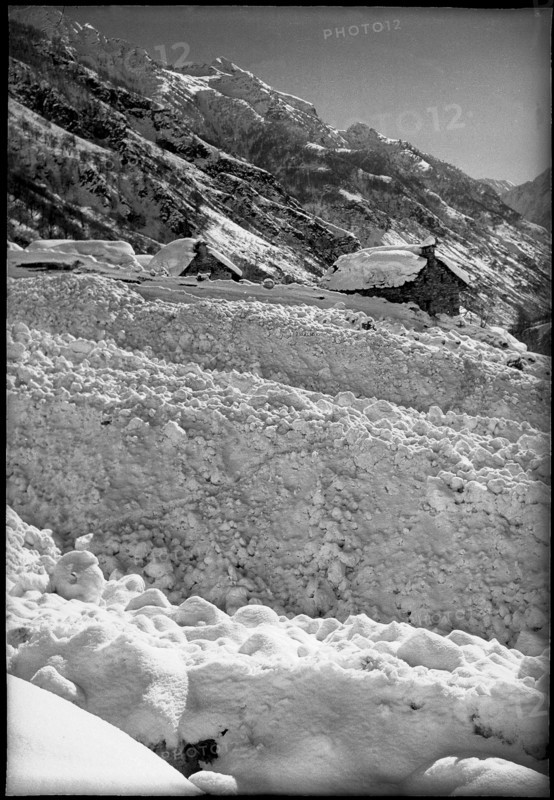 Lawine in Frasco, Verzasca valley, church tower rising from masses of snow, 1951