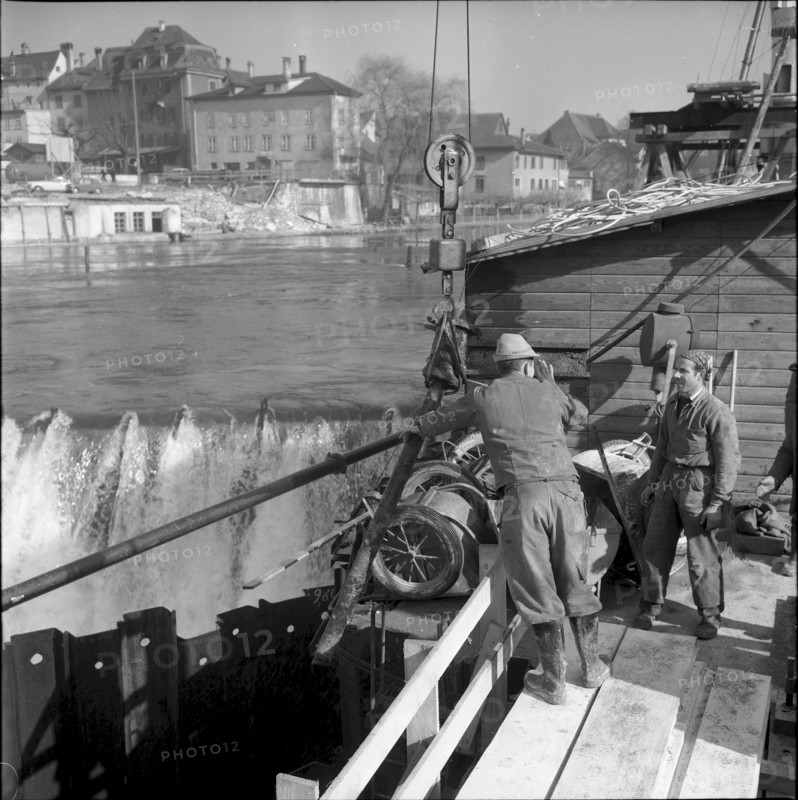 Rhaetian Railway line spilled over by avalanche, clearing work. 1951,