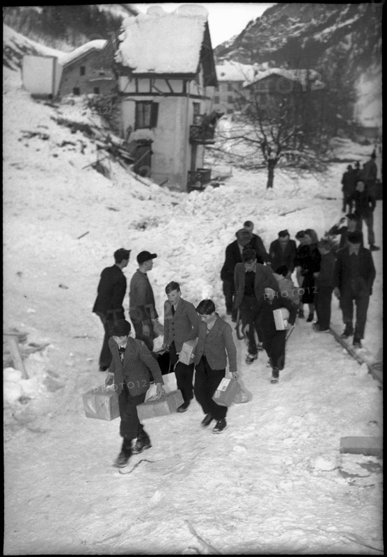 Avalanche in Vals, boys carrying parcels with solidarity donations. 1951