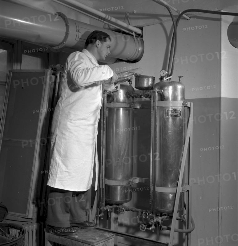 Cigarette factory Burrus, 1960