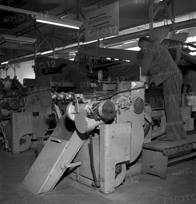 Cigarette factory Burrus, 1960
