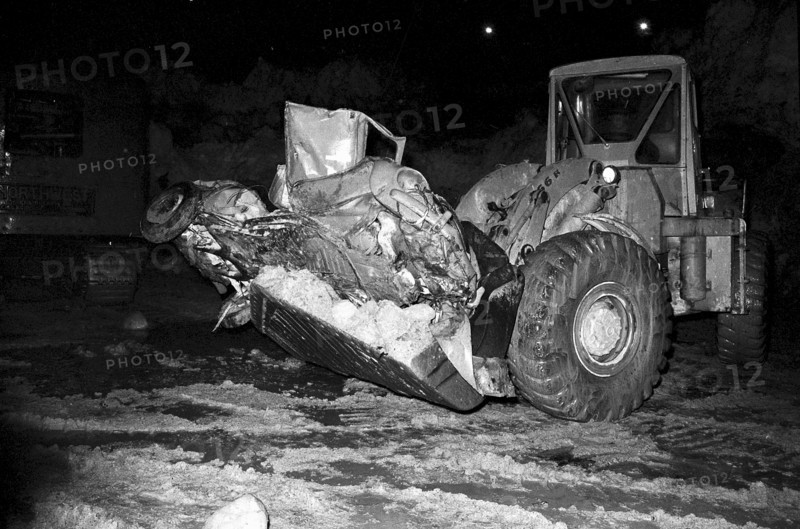 Mattmark glacial ice avalanche, nighttime search for missing workers, 1965