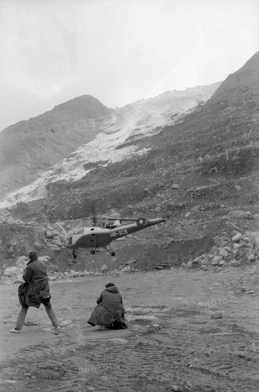 Mattmark glacial ice avalanche, rescue helicopter, 1965